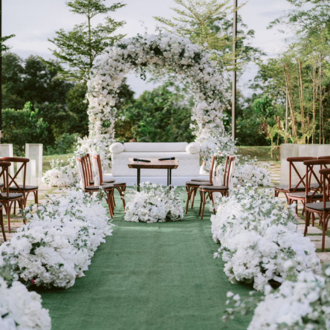 Outdoor Wedding Arch and Aisle Setup Package