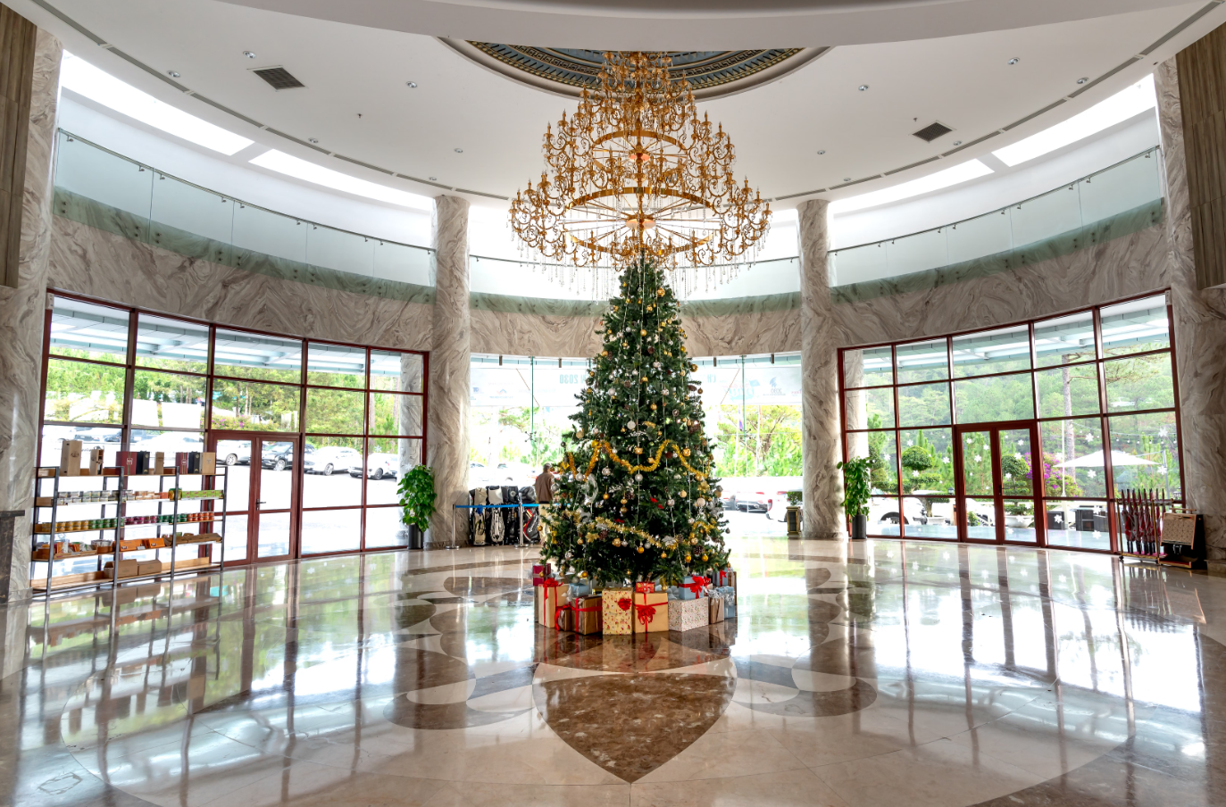 Hotel Lobby Holiday Setup Package